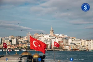 تعتبر تركيا وجهة مثالية للطلاب الراغبين في الدراسة الأكاديمية بالخارج، حيث تزخر بأكثر من 209 جامعات معترف بها عالمياً، تقدم تخصصات متنوعة في مجالات مختلفة مثل الطب، الهندسة، الفنون، والتاريخ.