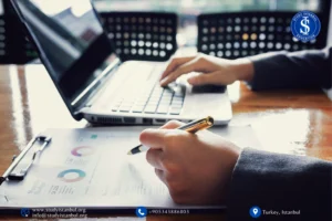 بالنظر إلى الساحة الأكاديمية العالمية، نجد أن الجامعات التركية قد استطاعت أن تحجز لنفسها مكانة بارزة، مستفيدة من جودة التعليم العالي والبحوث المتقدمة التي تقدمها.